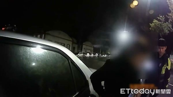 ▲汐止警方逮捕疑似毒駕徐男開車運輸大齐毒品。（圖／記者張君豪翻攝）