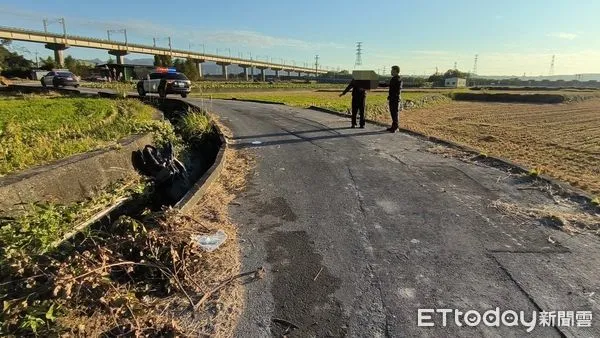 ▲苗栗三義鄉鍾姓老農田，騎機車要巡田水不慎自摔排水溝，送醫搶救不治。（圖／記者楊永盛翻攝）