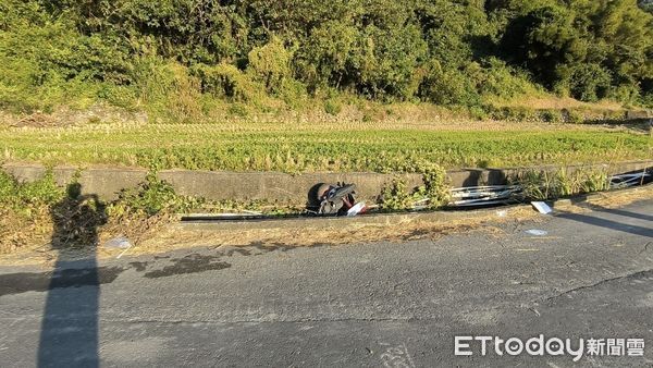 ▲苗栗三義鄉鍾姓老農田，騎機車要巡田水不慎自摔排水溝，送醫搶救不治。（圖／記者楊永盛翻攝）