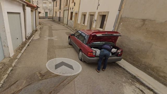 ▲▼Google地圖驚見「屍體塞進後車廂」　意外破了失蹤案。（圖／翻攝Google Maps Streetview）