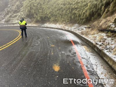 水晶宮路段路面結冰　武嶺至松雪樓「須加掛雪鏈」