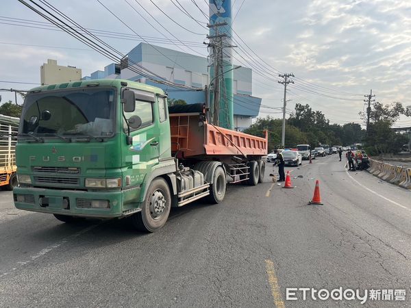 ▲高雄車禍。（圖／記者許宥孺翻攝）