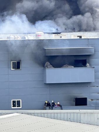 ▲▼            台中全聯倉儲大火。（圖／翻攝自記者爆料網）