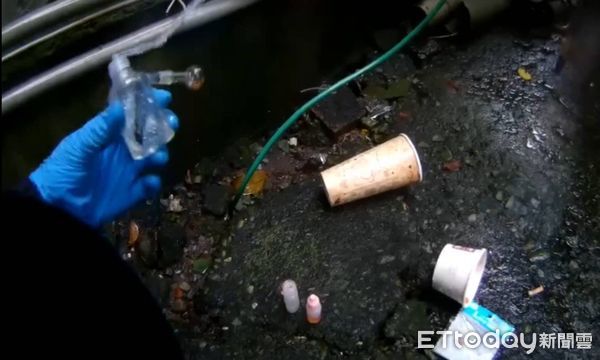 ▲南港警方破獲僵屍煙油分裝場逮捕4名毒蟲。（圖／記者張君豪翻攝）