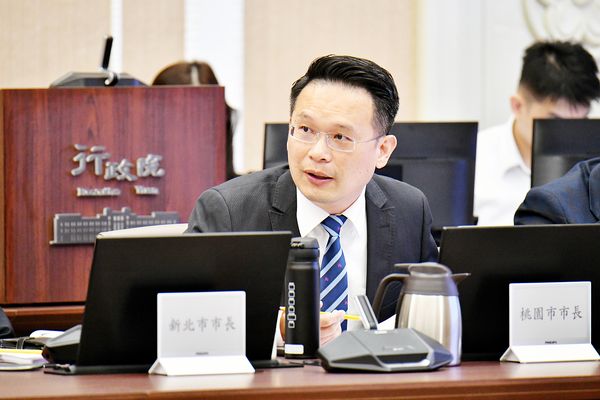 ▲桃園市副市長蘇俊賓今天出席行政院會，針對討論「海洋有愛，親海無礙」政策提出建議。（圖／行政院提供）