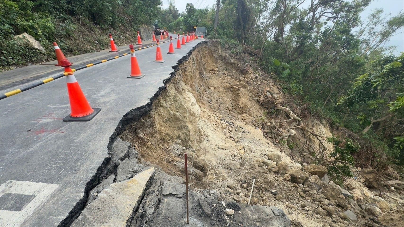 ▲▼     鼓山柴山大路下邊坡搶修完成 守護秘境通行安全        。（圖／翻攝道路養護工程處）