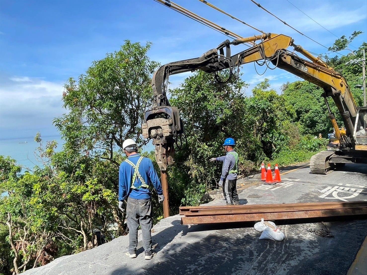 ▲▼     鼓山柴山大路下邊坡搶修完成 守護秘境通行安全        。（圖／翻攝道路養護工程處）