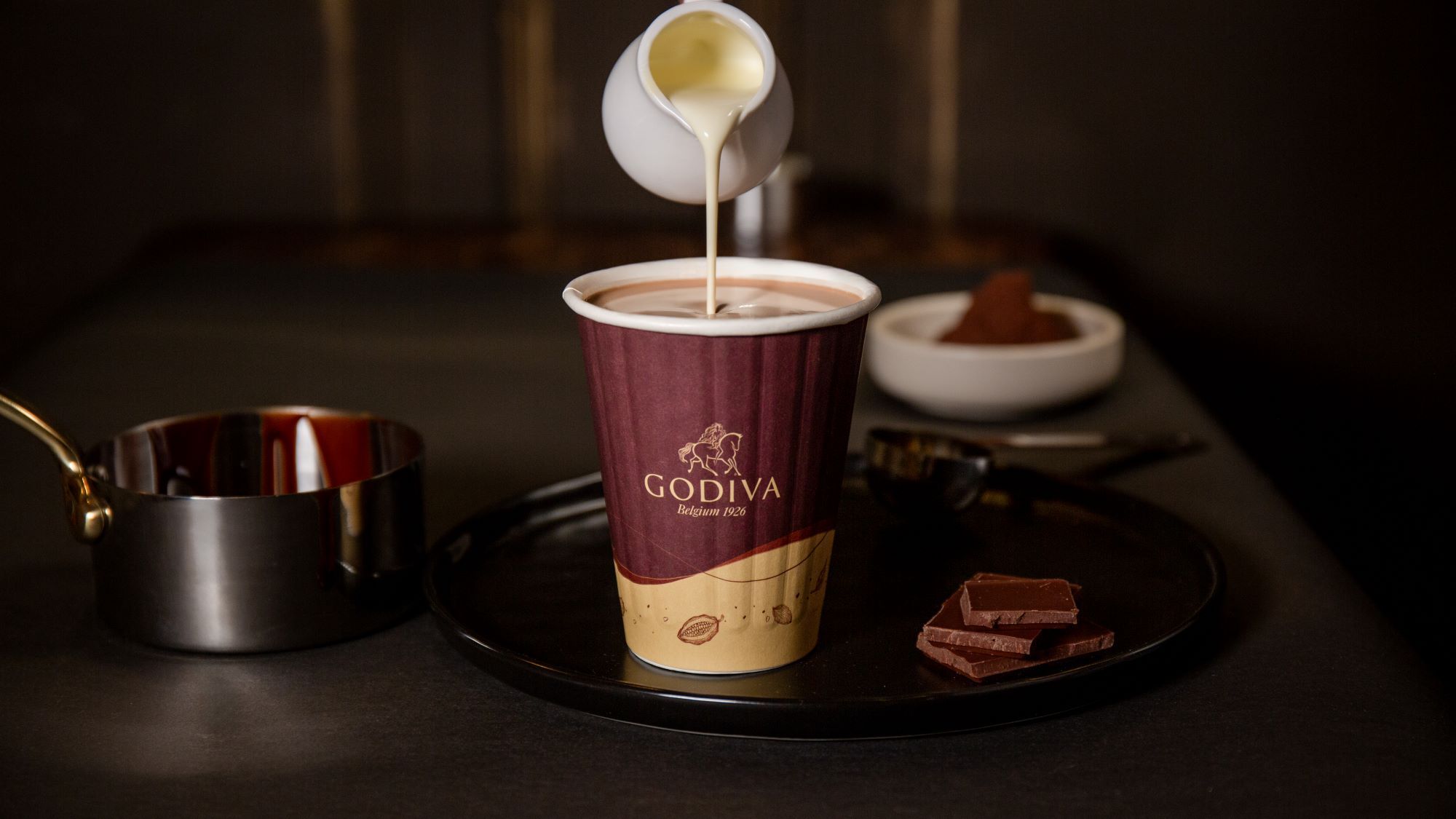 ▲▼7-11聯名GODIVA，12月25日起獨家開賣「GODIVA 醇濃熱巧克力」。（圖／7-ELEVEN提供）