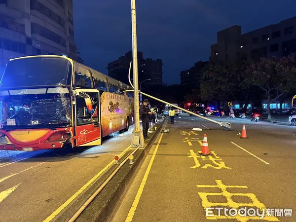 ▲台中校車事故，2名少年牙齒斷裂送醫。（圖／記者游瓊華翻攝，下同）