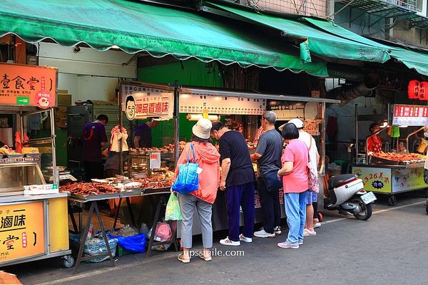 ▲板橋30年老字號神級滷雞腿、牛三寶！用8口大鍋滷出數十種選擇。（圖／UPSSMILE向上的微笑萍子提供）