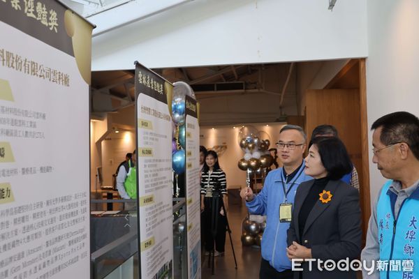 ▲雲林縣政府為肯定與獎勵在地企業在減碳、環境永續、產業創新及產業前瞻等方面的卓越成就，今年首次規劃主辦「雲林產業經豔獎」，由縣長張麗善親自頒獎。（圖／記者王悉宇翻攝）