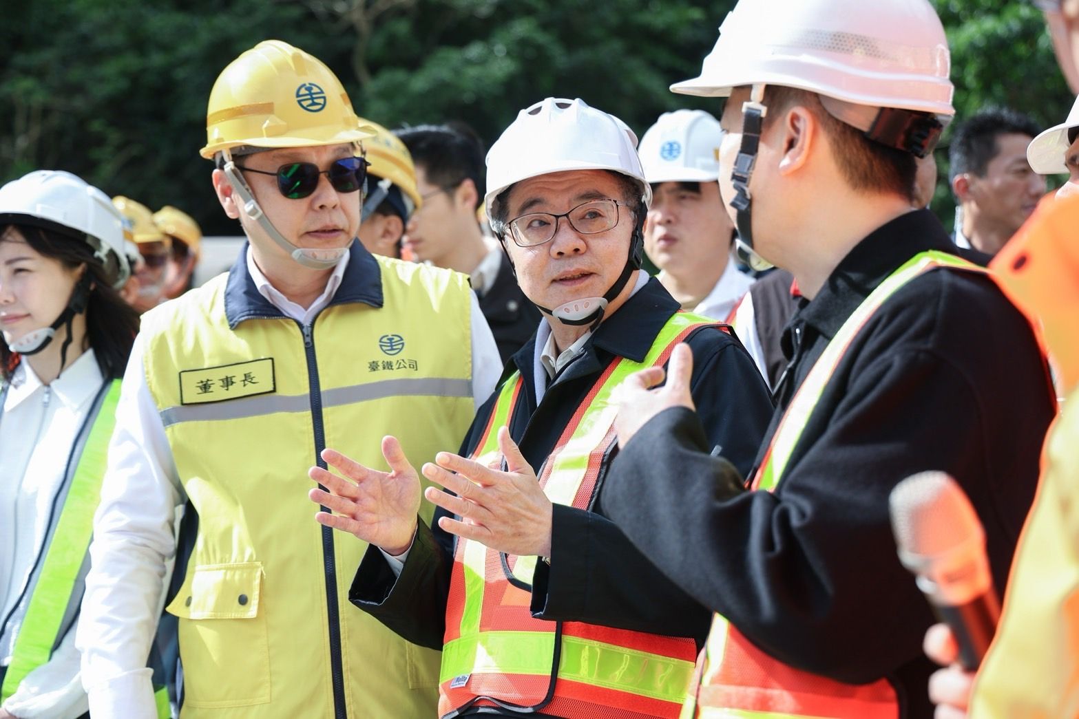 ▲▼行政院長卓榮泰今（21日）視察「台鐵西小清水溪橋緊急復原工程」。（圖／行政院提供）