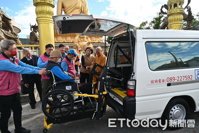 台東、新北寺廟聯手捐贈復康巴士　助弱勢行動無礙