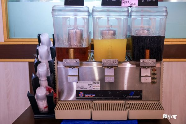 ▲▼三重心康佳牛排小火鍋，自助吧小菜飲料無限吃到飽。（圖／陳小可提供）