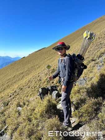 ▲玉山群峰線後四峰山徑，經公私協力施設反光路標。（圖／玉山國家公園管理處提供）