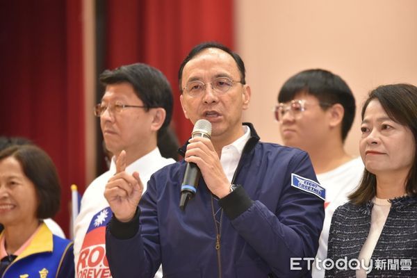 ▲中國國民黨台南市黨部21日上午於南區勞工育樂中心，舉辦建黨130年黨慶，表揚績優義務幹部與資深晉齡黨員代表，主席朱立倫特別南下出席。（圖／記者林東良翻攝，下同）