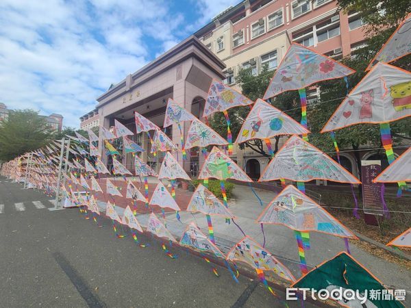 ▲台南400風箏嘉年華於21日於曾文市政願景園區盛大開幕，舉辦「千人一起過冬至吃湯圓」活動，邀請民眾一起品嚐。（圖／記者林東良翻攝，下同）