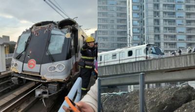 施工吊臂砸入軌道！上海地鐵「車頭嚴重損毀」