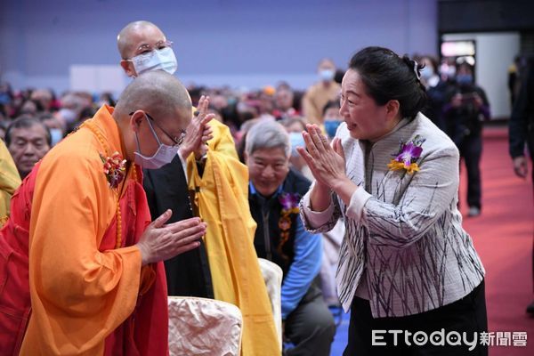 ▲▼花蓮縣「宗教歲末感恩祈福會」在花崗山中正體育館隆重舉行。（圖／花蓮縣政府提供，下同）