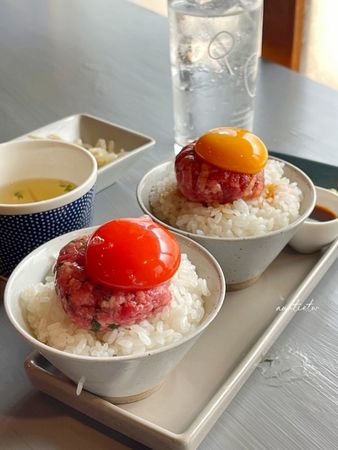 ▲▼京都燒肉enen，極度誘人和牛牛舌玉子丼飯，平日午間限定！（圖／部落客水晶提供）