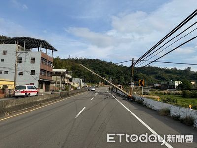 又是這一根！奧迪男苗栗台6線鏟斷電桿　害交通中斷3小時