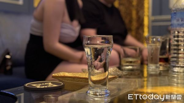 ▲毅勳表示曾經遇過一個女顧客，點了一整個房間的男模             。（圖／記者吳奕靖攝）