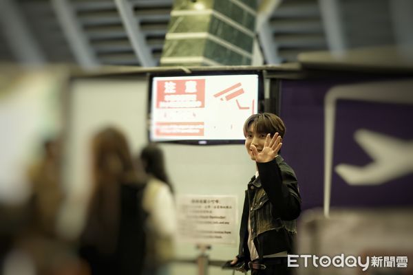 ▲▼SJ利特知道粉絲也等了很久，入關前揮手說「辛苦了掰掰」。（圖／粉絲提供，請勿隨意翻拍，以免侵權。）