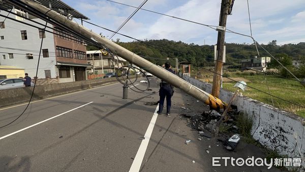 ▲台6線苗栗市新川里易肇事轉彎路段，昨又發生轎車自撞鏟斷電桿事故。（圖／記者楊永盛翻攝）