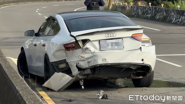 ▲台6線苗栗市新川里易肇事轉彎路段，昨又發生轎車自撞鏟斷電桿事故。（圖／記者楊永盛翻攝）