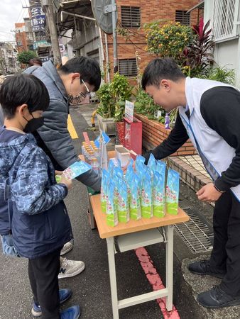 歲末感恩平安順心　東森房屋參與安順里聖誕愛心活動（圖／東森房屋提供）