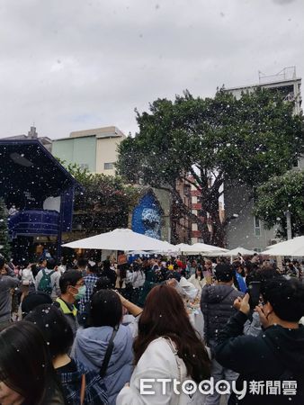 ▲隨著聖誕節腳步逼近，藍晒圖文創園區，今年以「奇幻雪景，沉浸式聖誕體驗」為主題，為大家打造了一個充滿魔力的夢幻世界。（圖／記者林東良翻攝，下同）