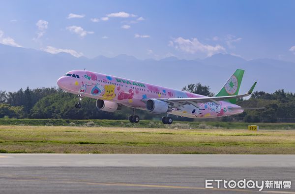 ▲▼長榮航Hello Kitty「粉萌機」明（2025）年1月22日至2月28日期間限定，快閃高雄－香港             。（圖／長榮航空提供）