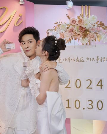 ▲敖犬和發發。（圖／翻攝自發發IG）