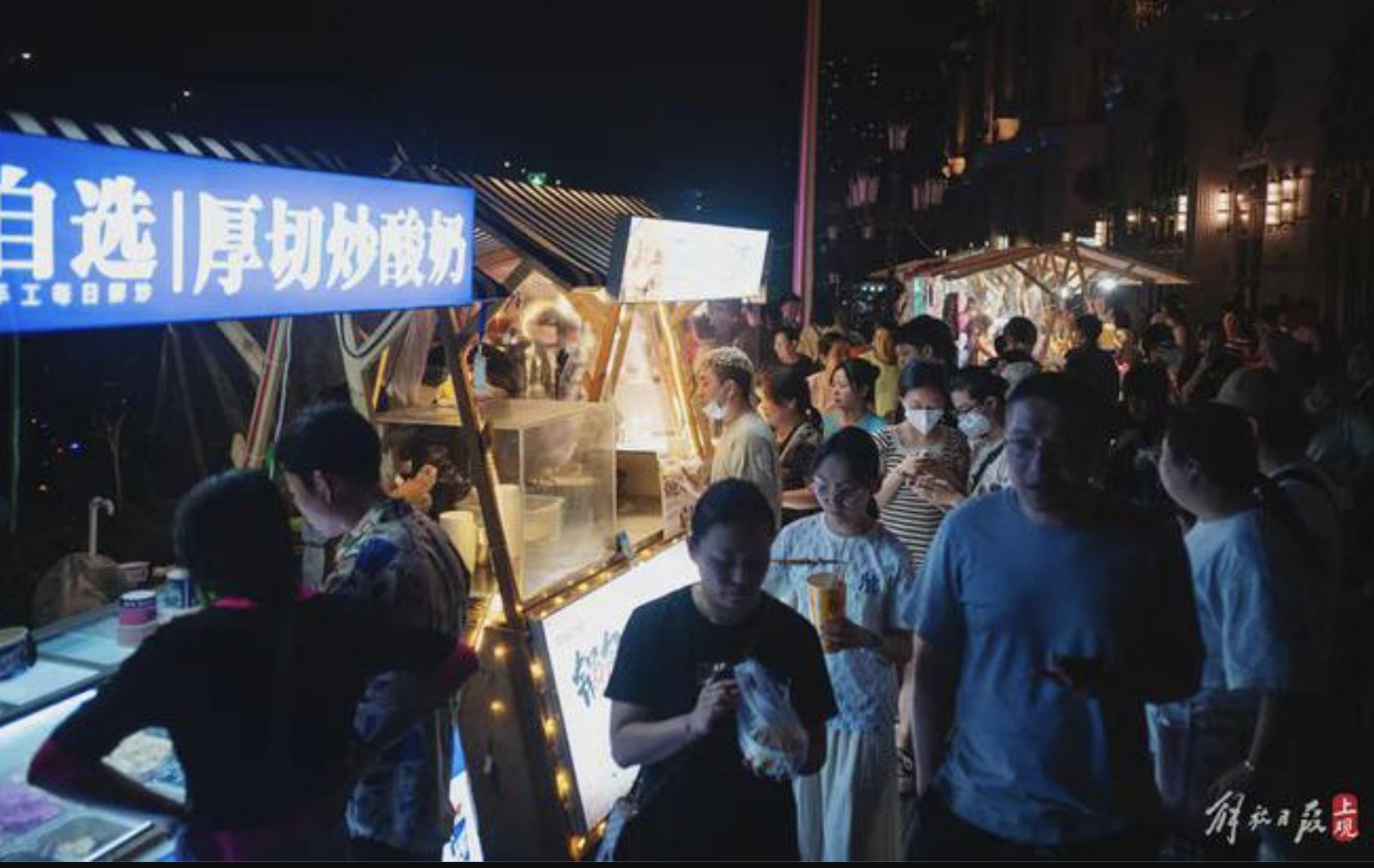 ▲上海一座「網紅夜市」如今「攤去人空」，只剩下滿地垃圾。（圖／翻攝上觀新聞）