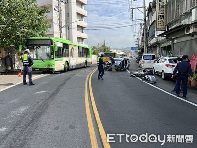 快訊／台中轎車左轉猛撞統聯　車體扭曲變形...駕駛下半身受困