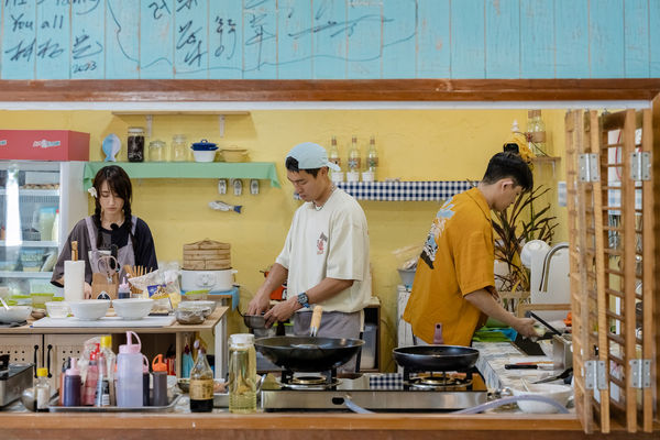 ▲敖犬為艾嘉食堂帶來新氣象。（圖／泰坦星文創）