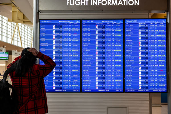 ▲▼美國航空（American Airlines）平安夜停飛全美所有航班，1小時之後復飛。（圖／路透）