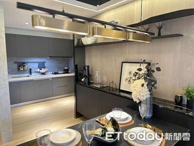 兩寶都還小！家長苦惱「能做玻璃拉門嗎」　過來人狂勸