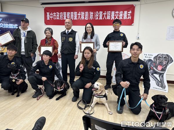 ▲台中4警犬卸下「警用胸背帶」退休！牠的新家有700坪草皮盡情跑跑。（圖／記者許權毅攝）