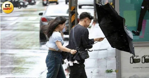 男網友颱風假用特休抵掉，導致無特休可請，只能請事假，因此沒有全勤。（示意圖／方萬民攝）