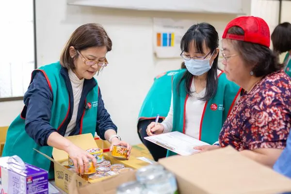 台灣人壽「綠背心」愛無限　志工送暖遍及全臺（圖／台灣人壽提供）