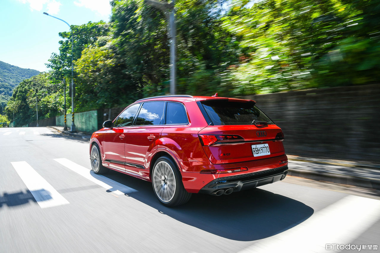 ▲與保時捷凱燕共享不少技術！Audi SQ7用配備、價格突顯獨特的高CP值。（圖／記者徐煜展攝）