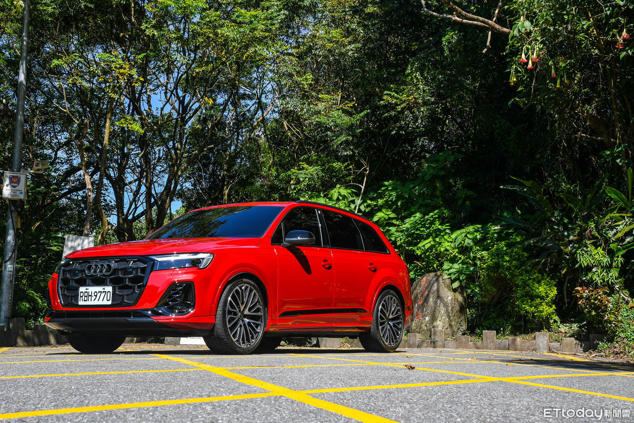▲與保時捷凱燕共享不少技術！Audi SQ7用配備、價格突顯獨特的高CP值。（圖／記者徐煜展攝）