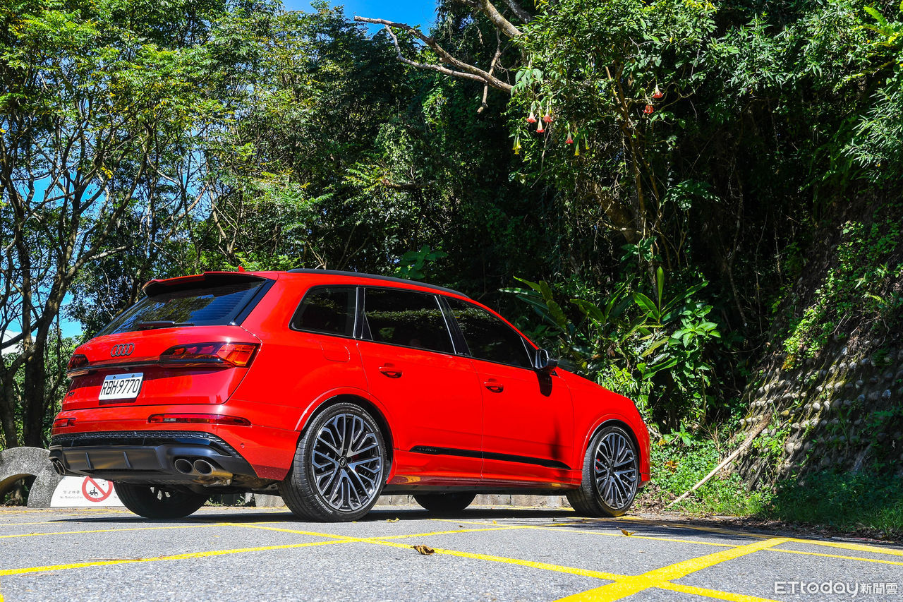 ▲與保時捷凱燕共享不少技術！Audi SQ7用配備、價格突顯獨特的高CP值。（圖／記者徐煜展攝）