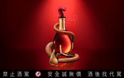 馬爹利金王之尊用巴卡拉水晶打造奢華　蘇格登緞帶開運