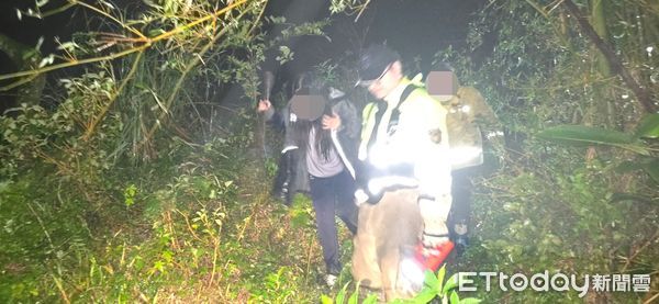 基隆大學生無照開車載女友，滑落5層樓高邊坡。（圖／記者郭世賢翻攝）