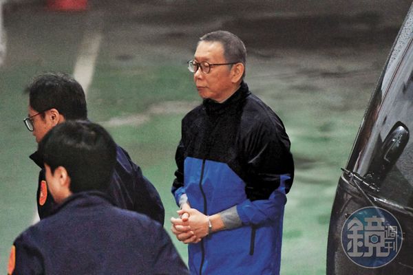 柯文哲因京華城及政治獻金2大案遭起訴，最重判無期徒刑。