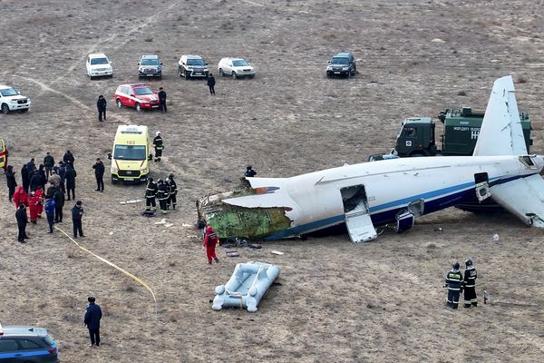 ▲▼ 亞塞拜然航空J2-8243班機25日墜毀哈薩克。（圖／達志影像／美聯社）