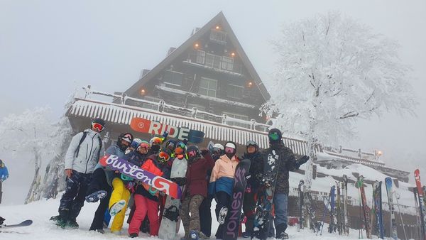 ▲▼以木屋建築、壁爐、巨無霸牛排和雪地景觀交織而成的溫馨庇護所。（圖／部落客CJ夫人提供）