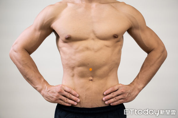 ▲下脘穴。（圖／記者許宥孺翻攝）